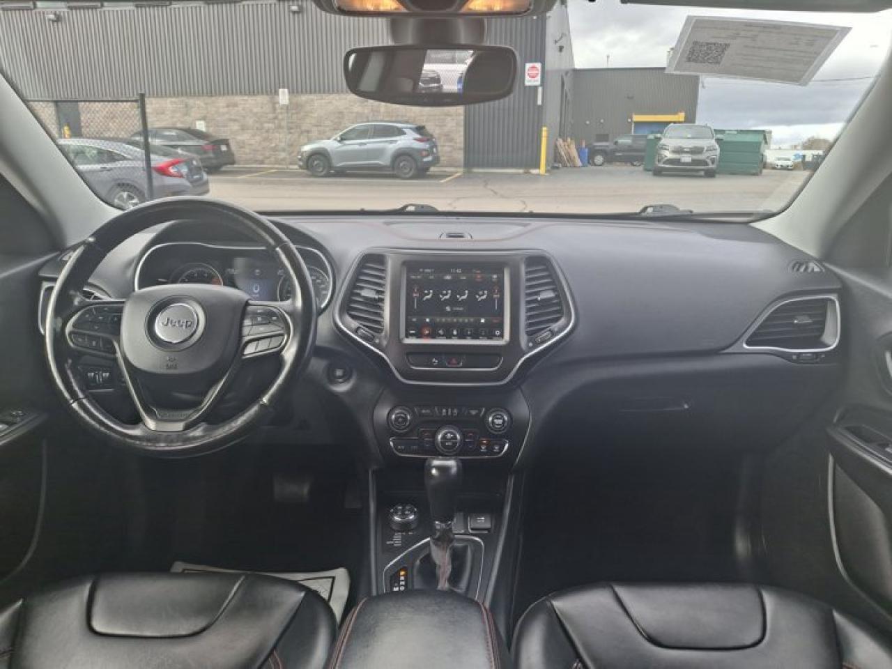 2020 Jeep Cherokee Trailhawk 4WD | Leather Trim | Nav | CarPlay & Android Auto | Htd Seats & Steering & More ! Photo