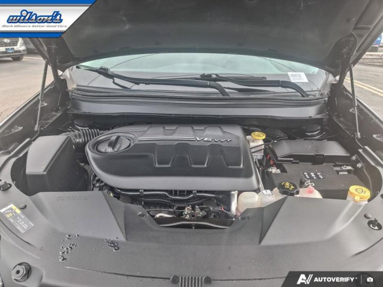 2020 Jeep Cherokee Trailhawk 4WD | Leather Trim | Nav | CarPlay & Android Auto | Htd Seats & Steering & More ! Photo