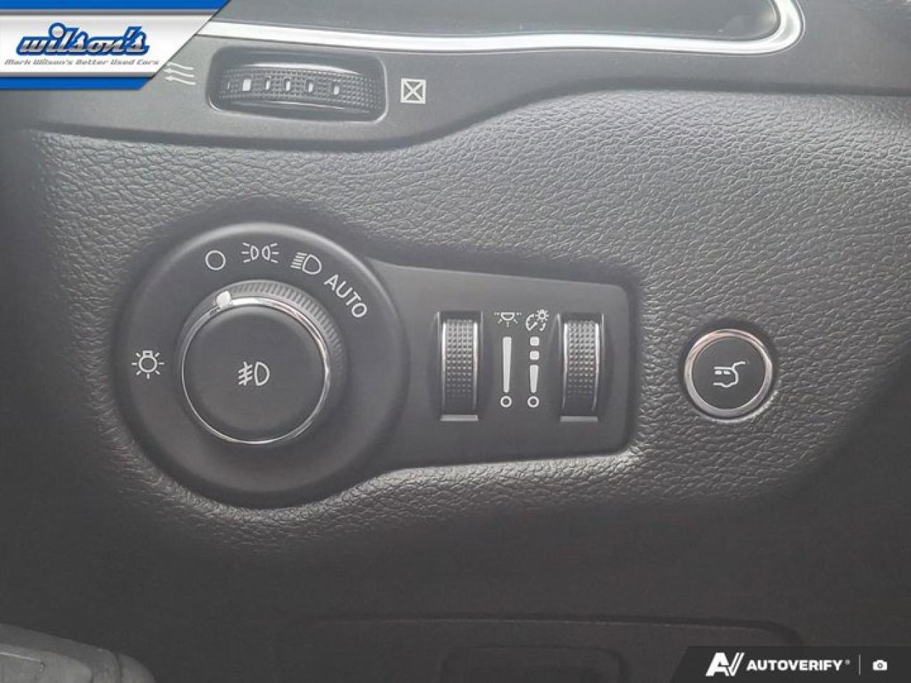 2020 Jeep Cherokee Trailhawk 4WD | Leather Trim | Nav | CarPlay & Android Auto | Htd Seats & Steering & More ! Photo