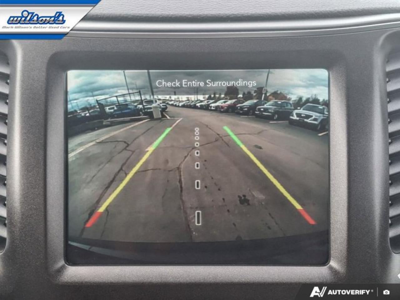 2020 Jeep Cherokee Trailhawk 4WD | Leather Trim | Nav | CarPlay & Android Auto | Htd Seats & Steering & More ! Photo