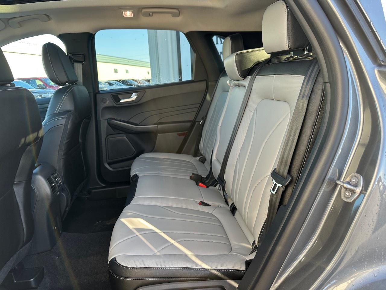 2026 Ford Escape Platinum AWD Photo