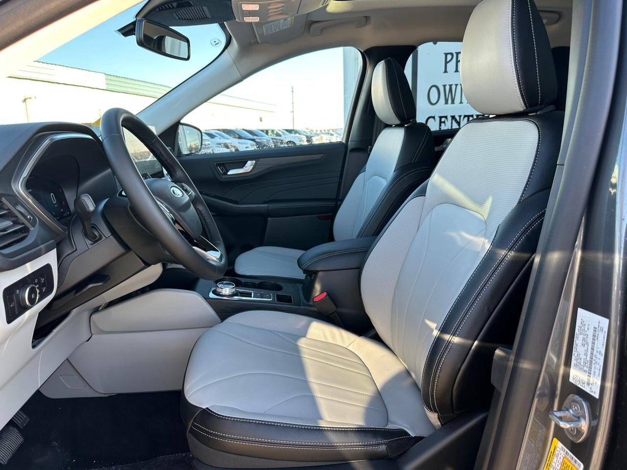 2026 Ford Escape Platinum AWD Photo