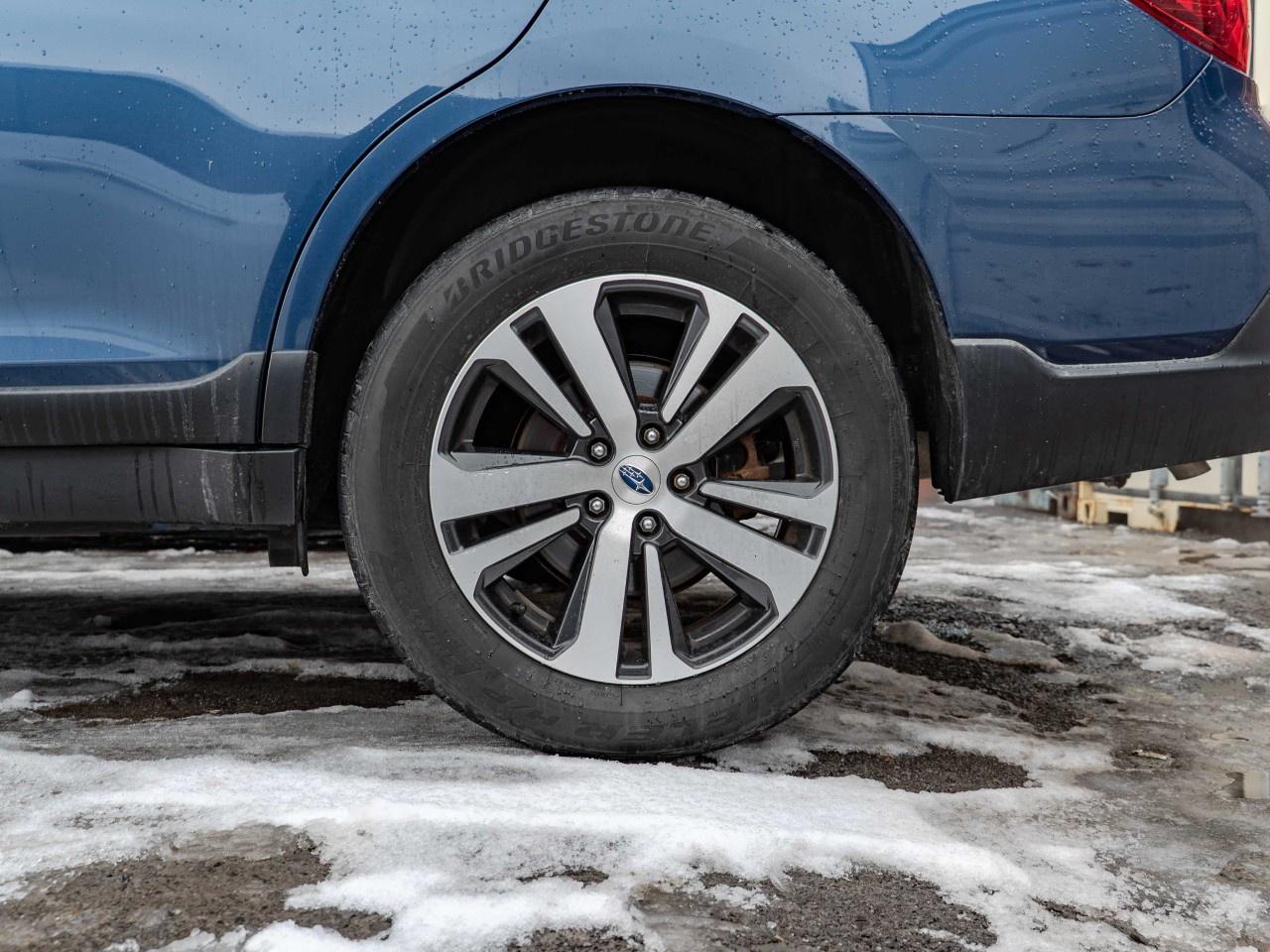 2019 Subaru Outback 3.6R Limited w/ Eyesight at Photo