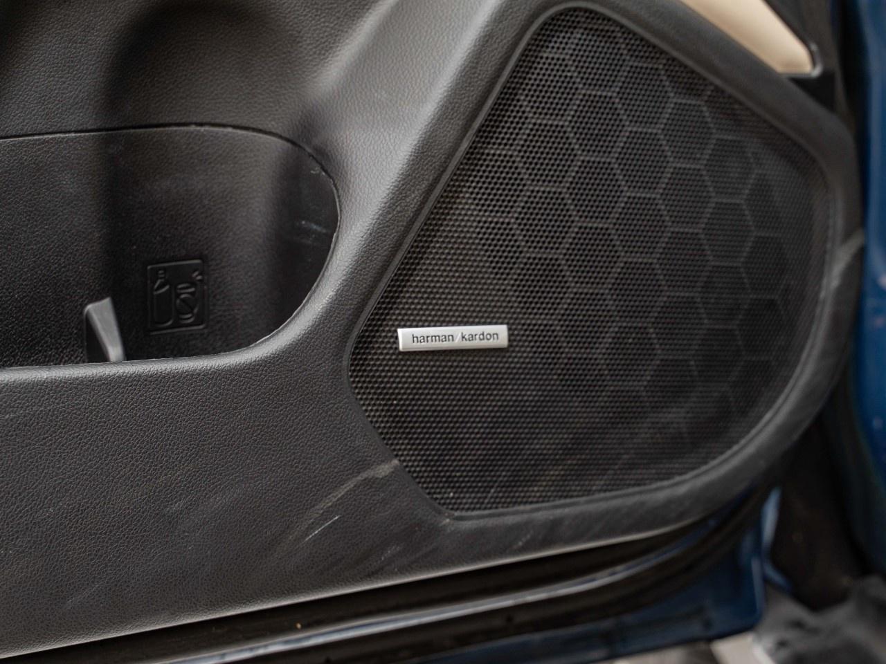 2019 Subaru Outback 3.6R Limited w/ Eyesight at Photo