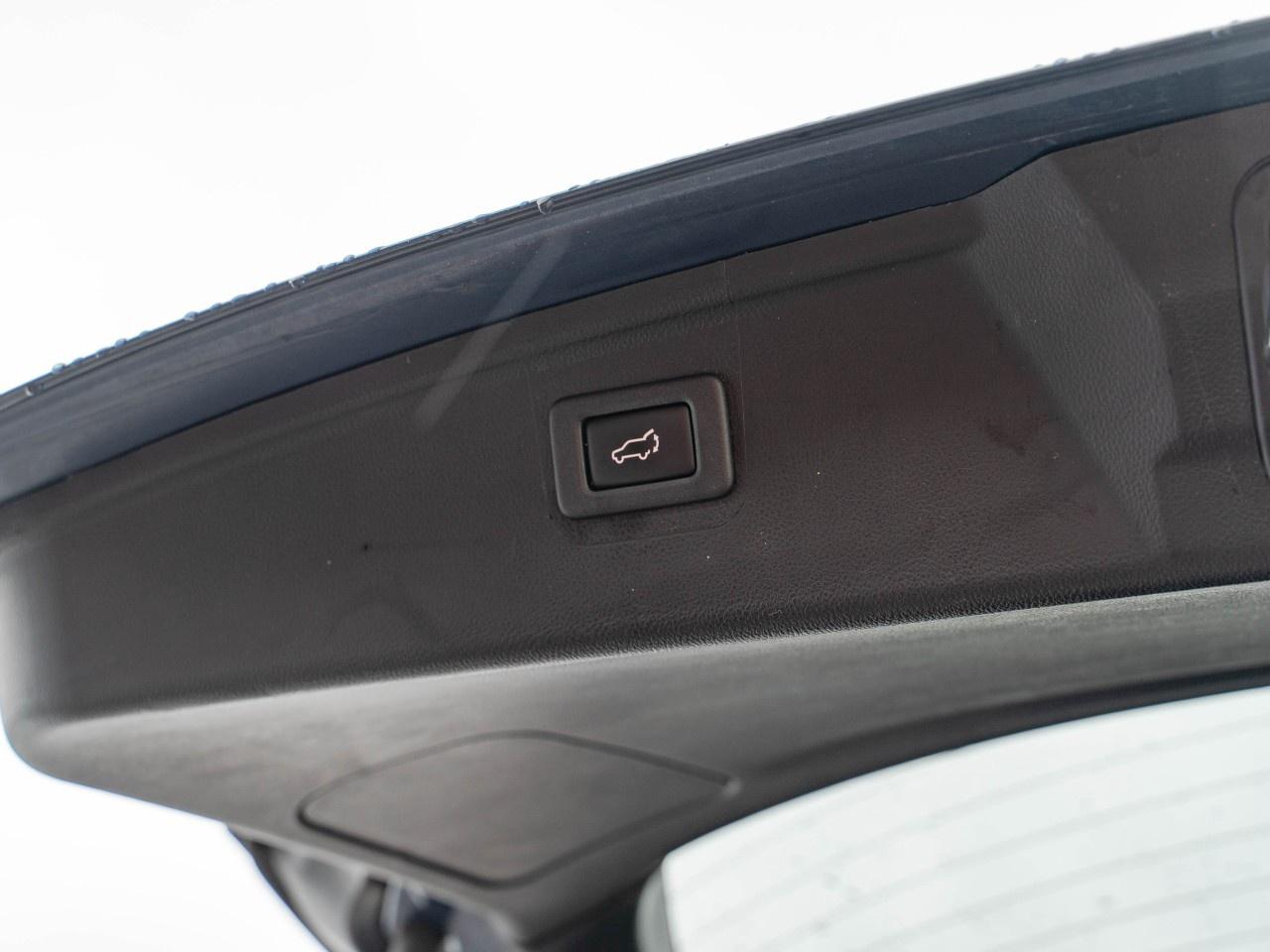 2019 Subaru Outback 3.6R Limited w/ Eyesight at Photo