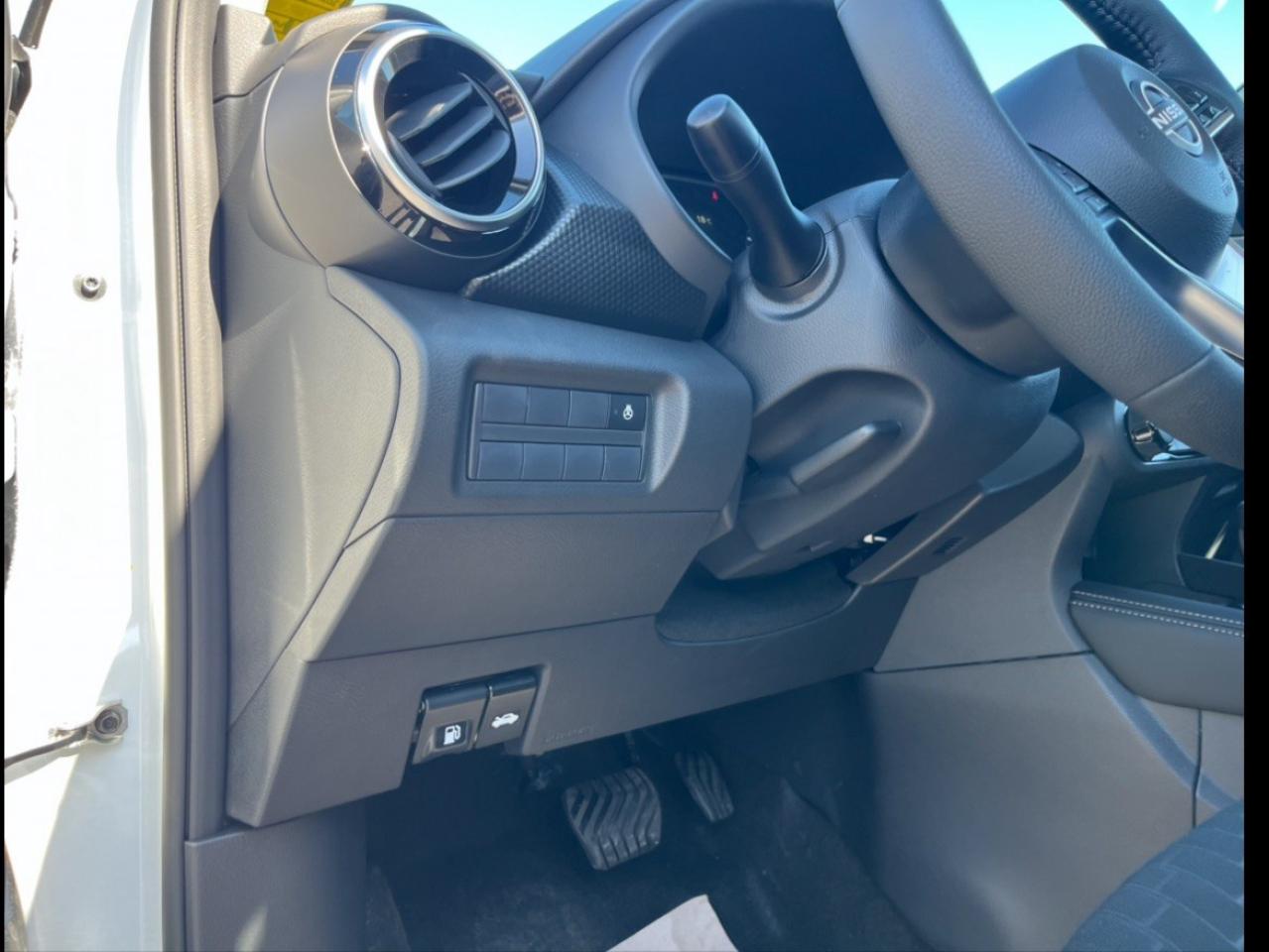 2025 Nissan Kicks Play SV FWD Photo