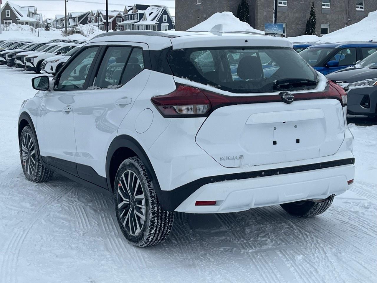 2025 Nissan Kicks Play SV FWD Photo