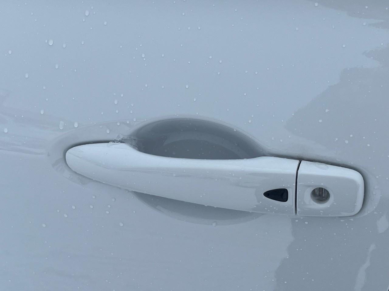 2025 Nissan Kicks Play SV FWD Photo3