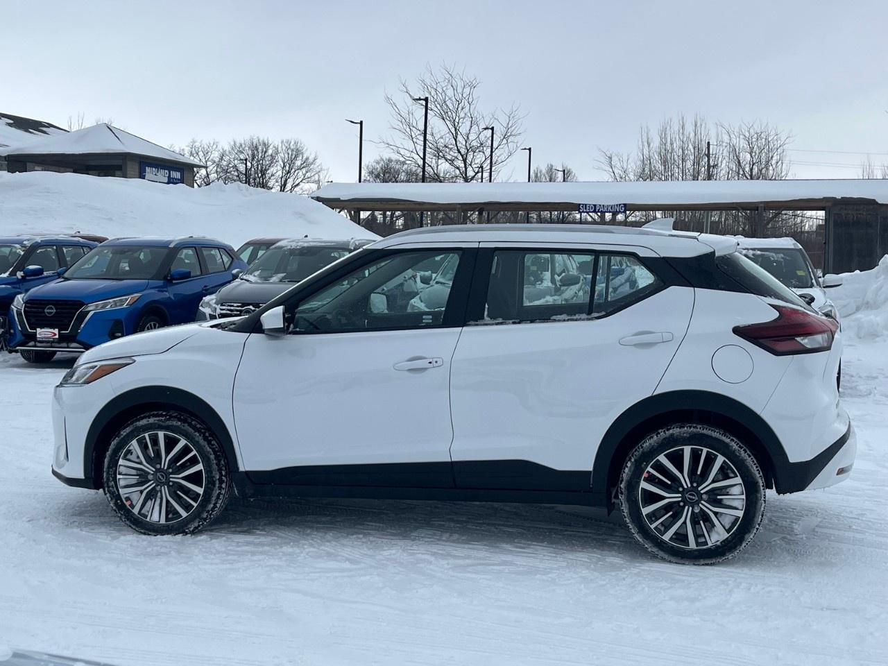 2025 Nissan Kicks Play SV FWD Photo