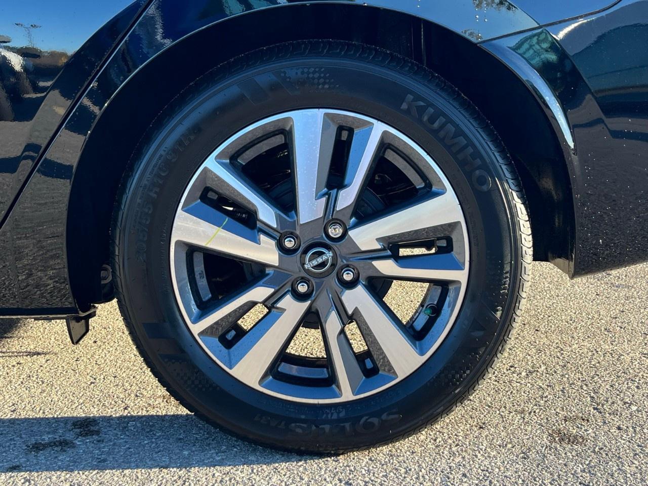 2025 Nissan Versa SV CVT Photo4