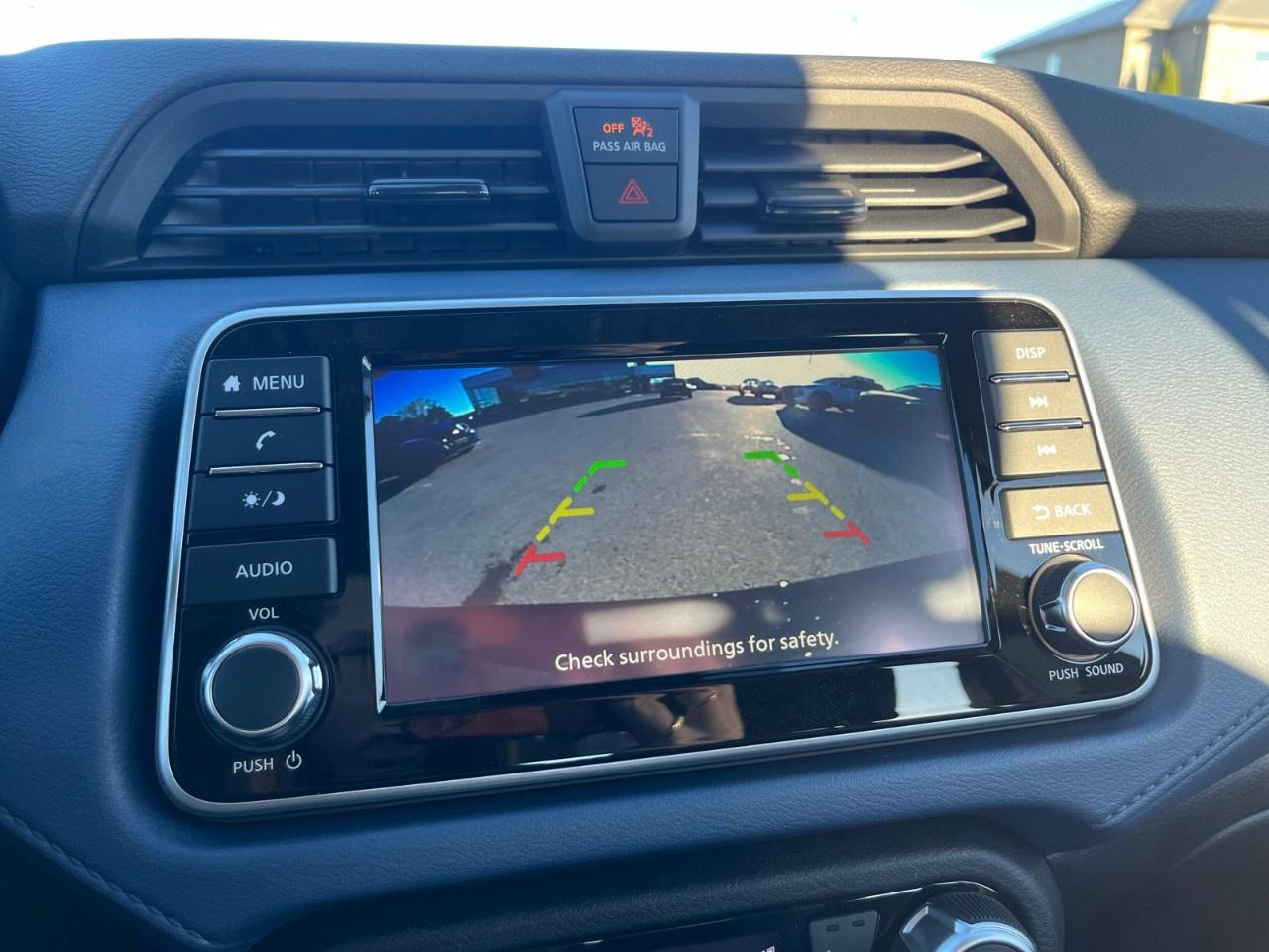 2025 Nissan Versa SV CVT Photo