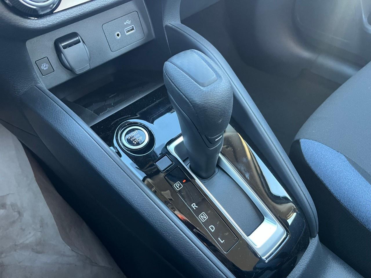 2025 Nissan Versa SV CVT Photo