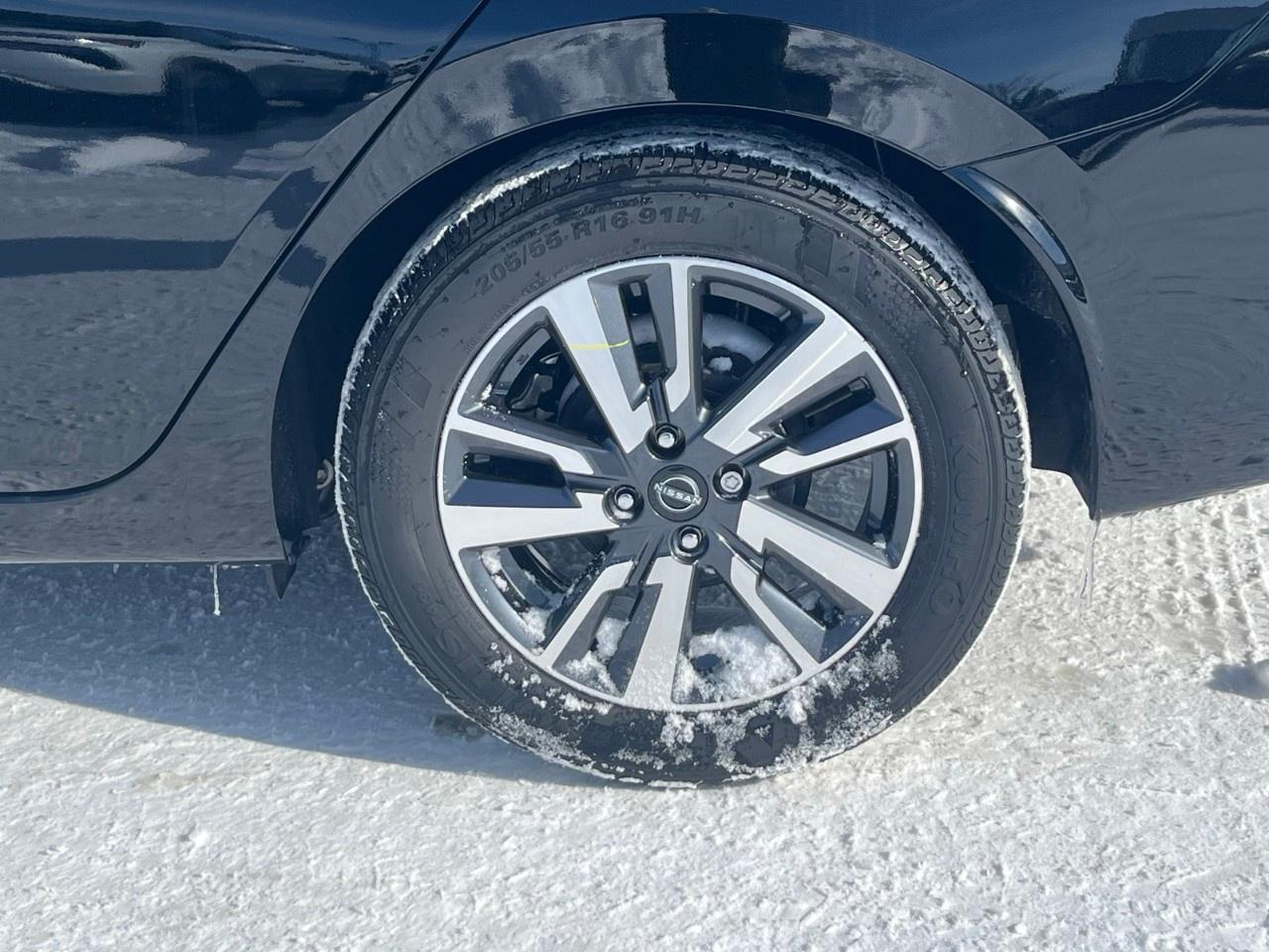 2025 Nissan Versa SV CVT Photo