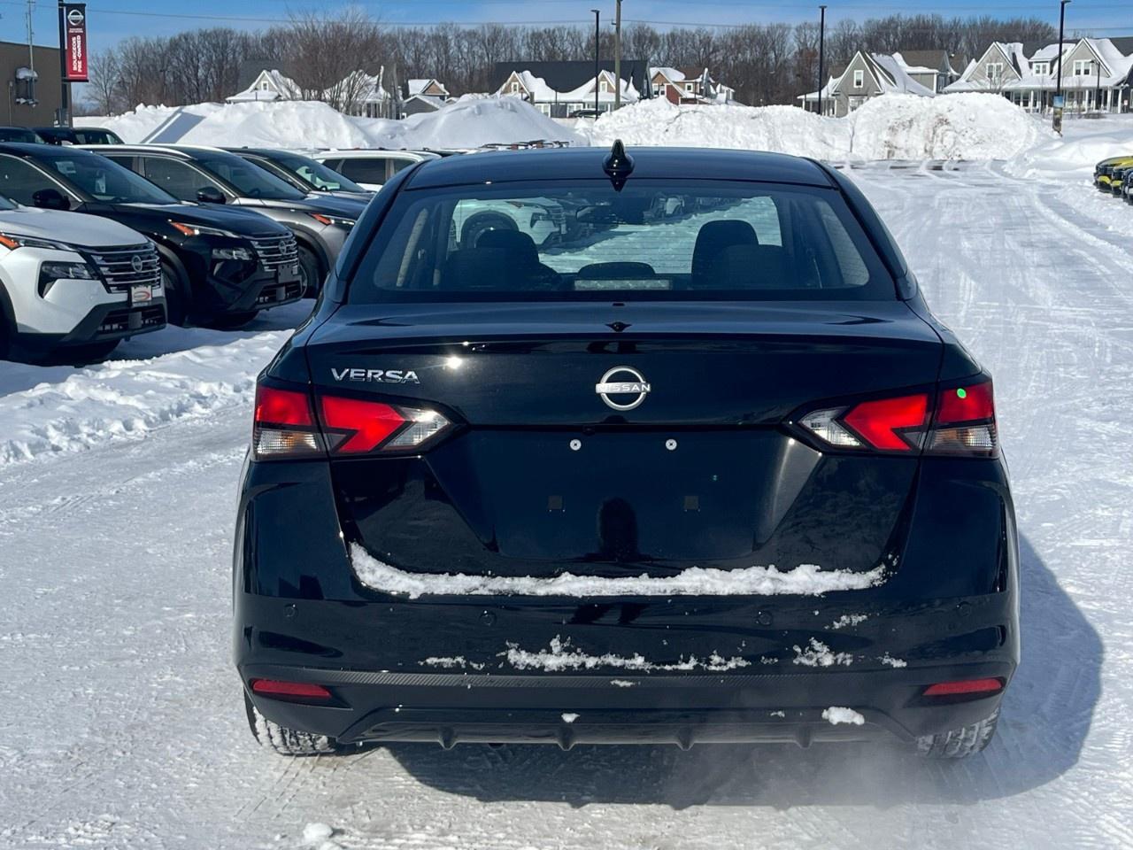 2025 Nissan Versa SV CVT Photo