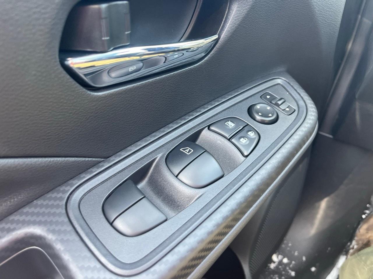 2025 Nissan Versa SV CVT Photo