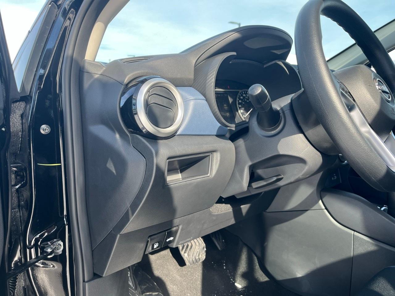 2025 Nissan Versa SV CVT Photo