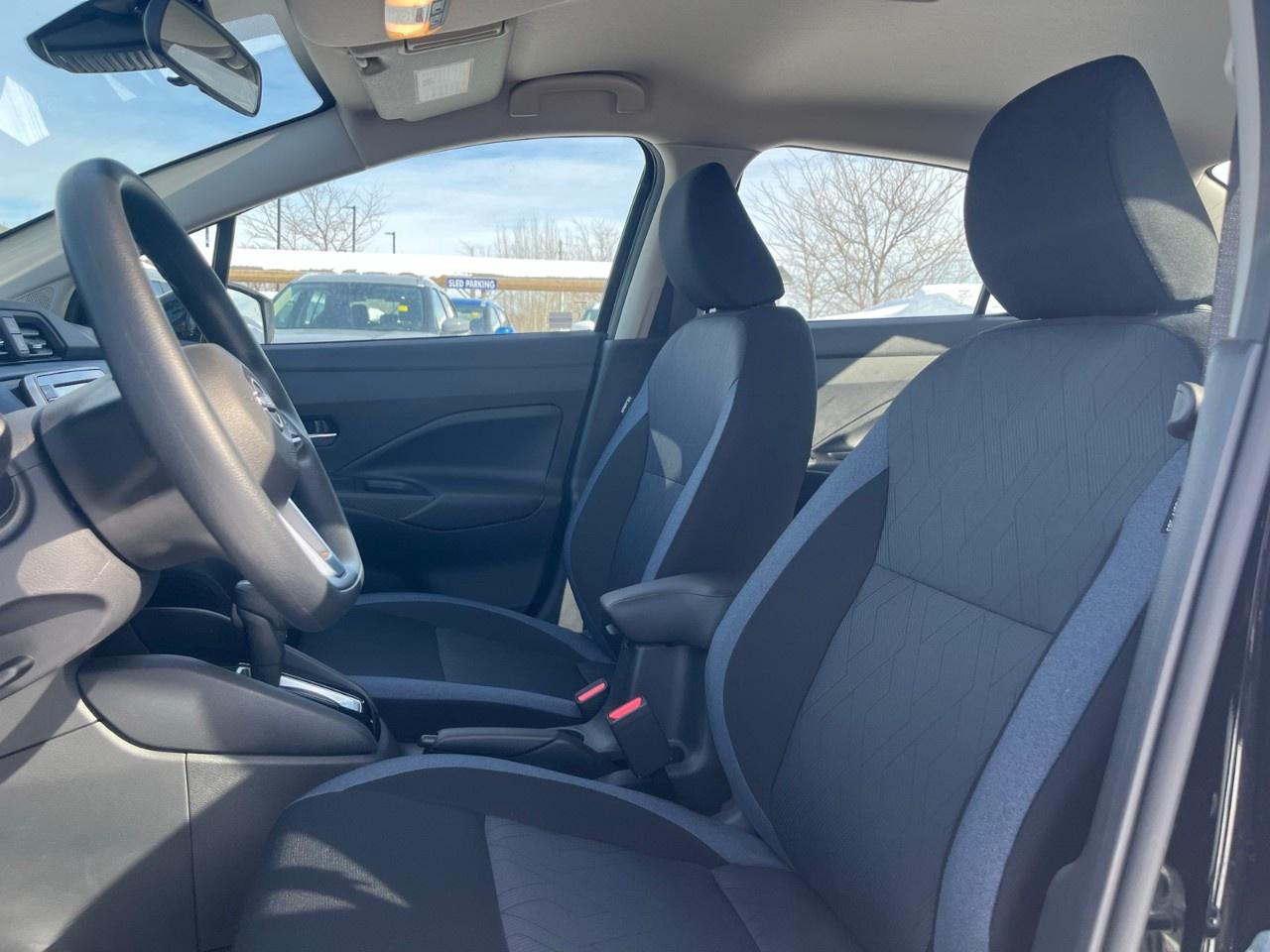 2025 Nissan Versa SV CVT Photo