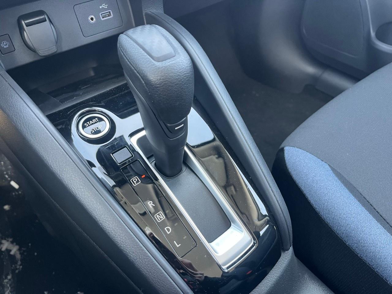 2025 Nissan Versa SV CVT Photo