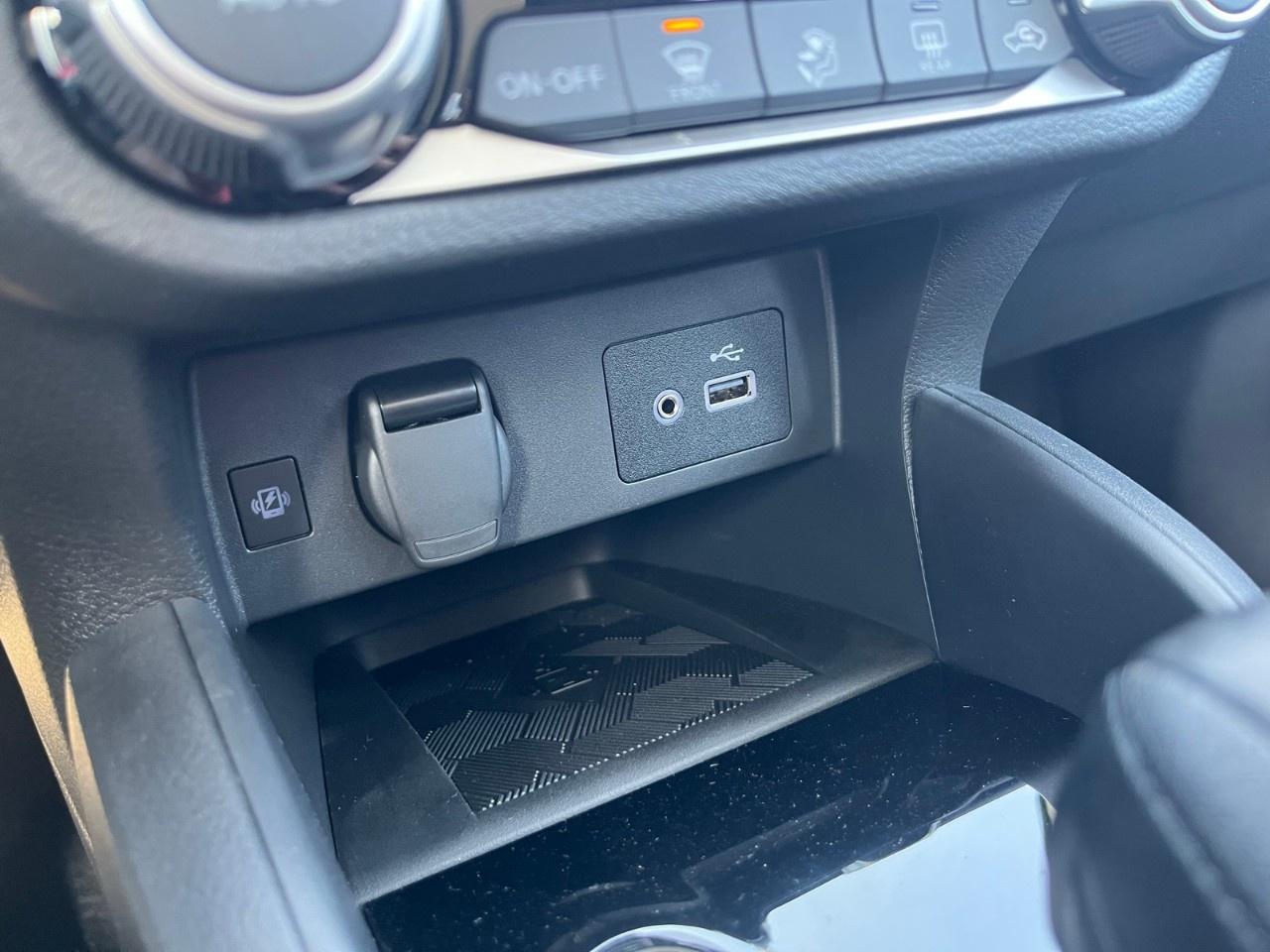 2025 Nissan Versa SV CVT Photo