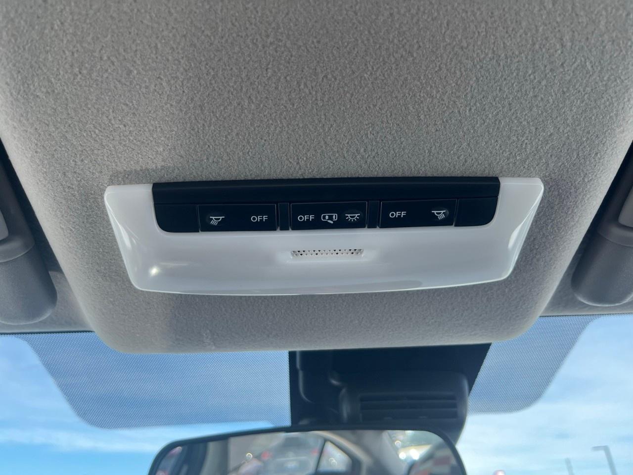 2025 Nissan Versa SV CVT Photo