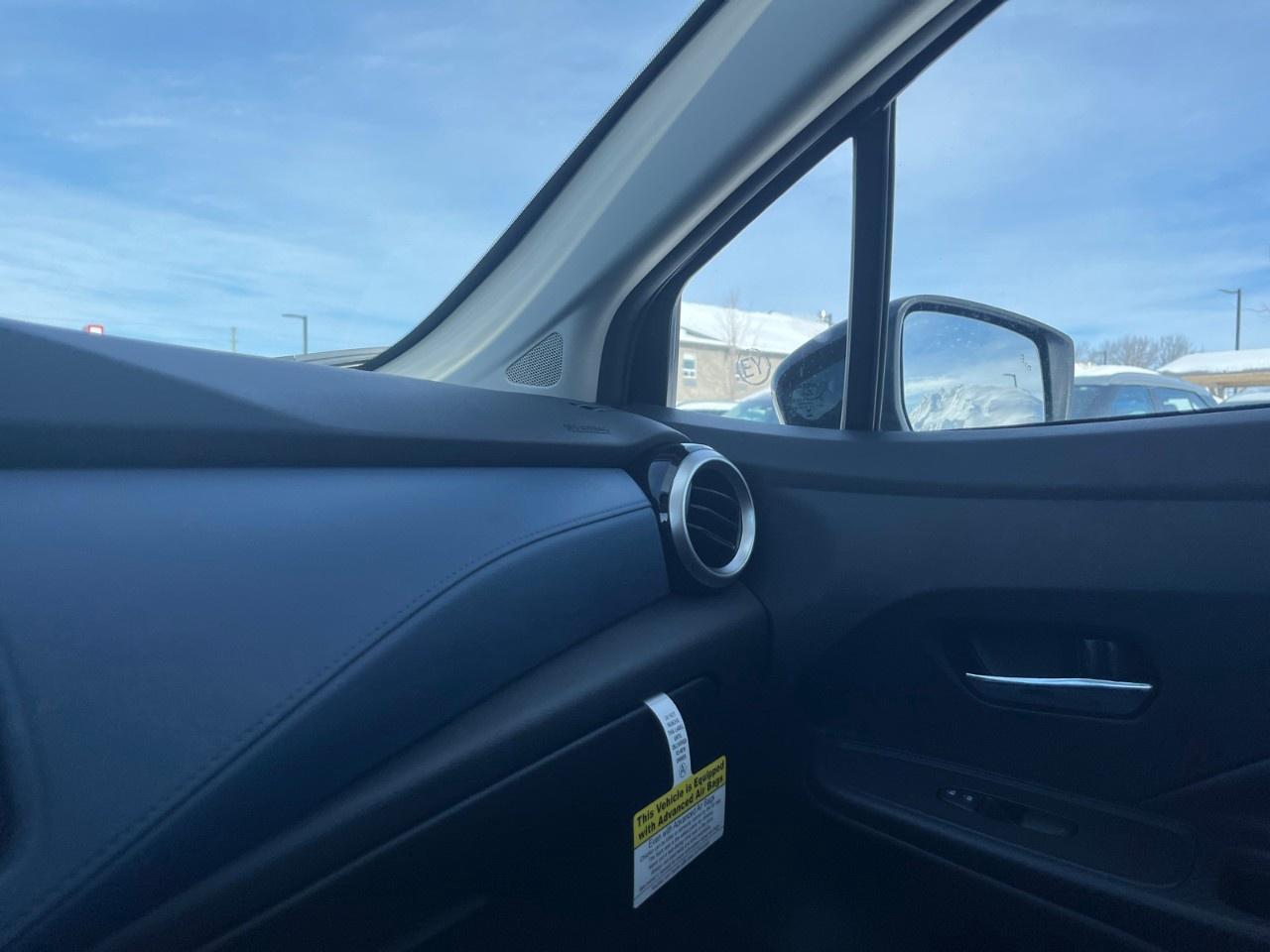 2025 Nissan Versa SV CVT Photo