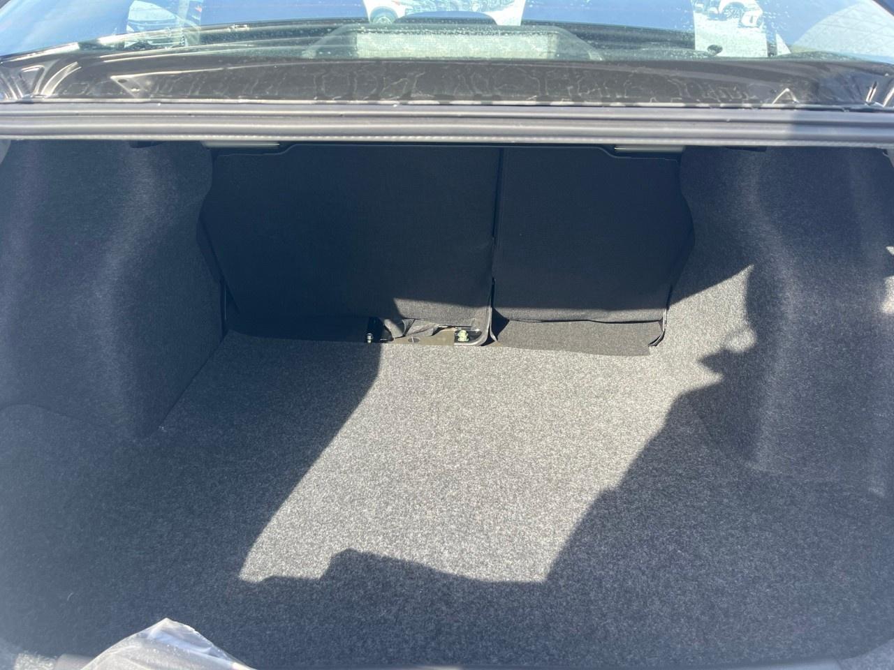 2025 Nissan Versa SV CVT Photo