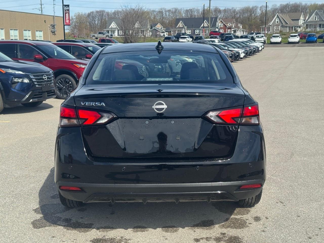 2025 Nissan Versa SV CVT Photo3