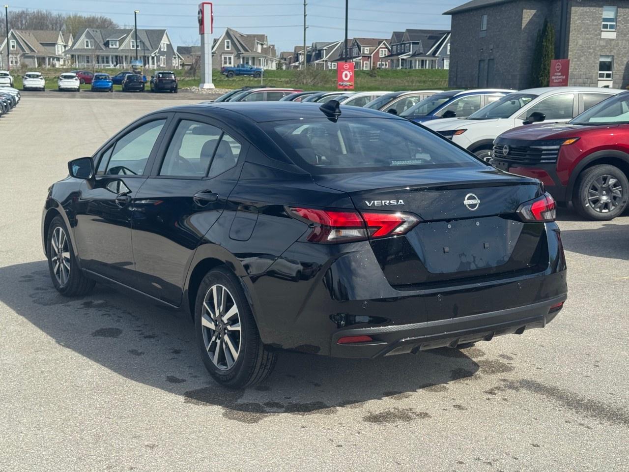 2025 Nissan Versa SV CVT Photo4