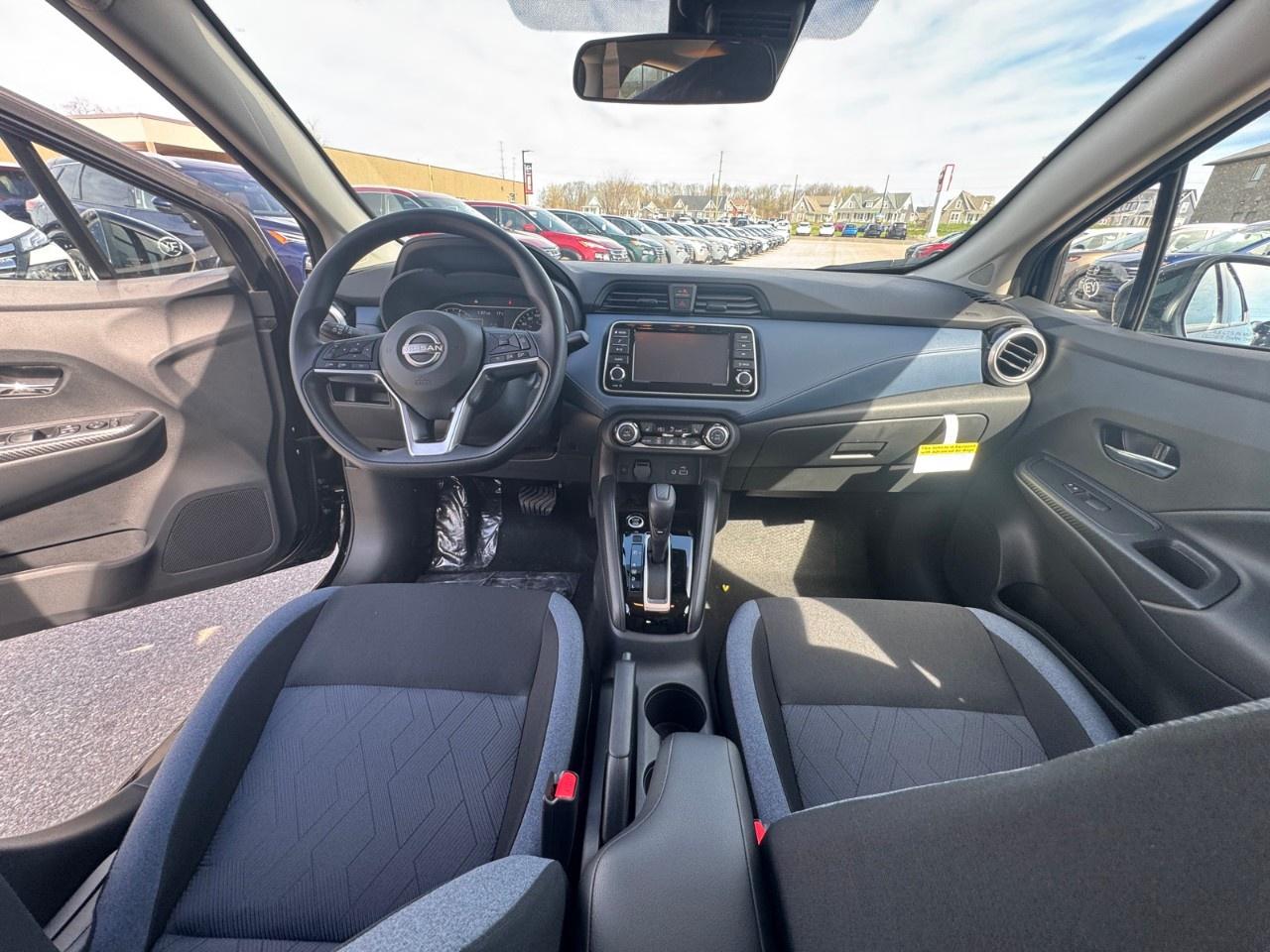 2025 Nissan Versa SV CVT Photo