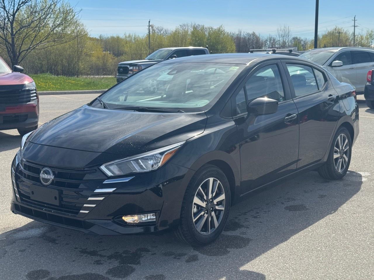 2025 Nissan Versa SV CVT Photo