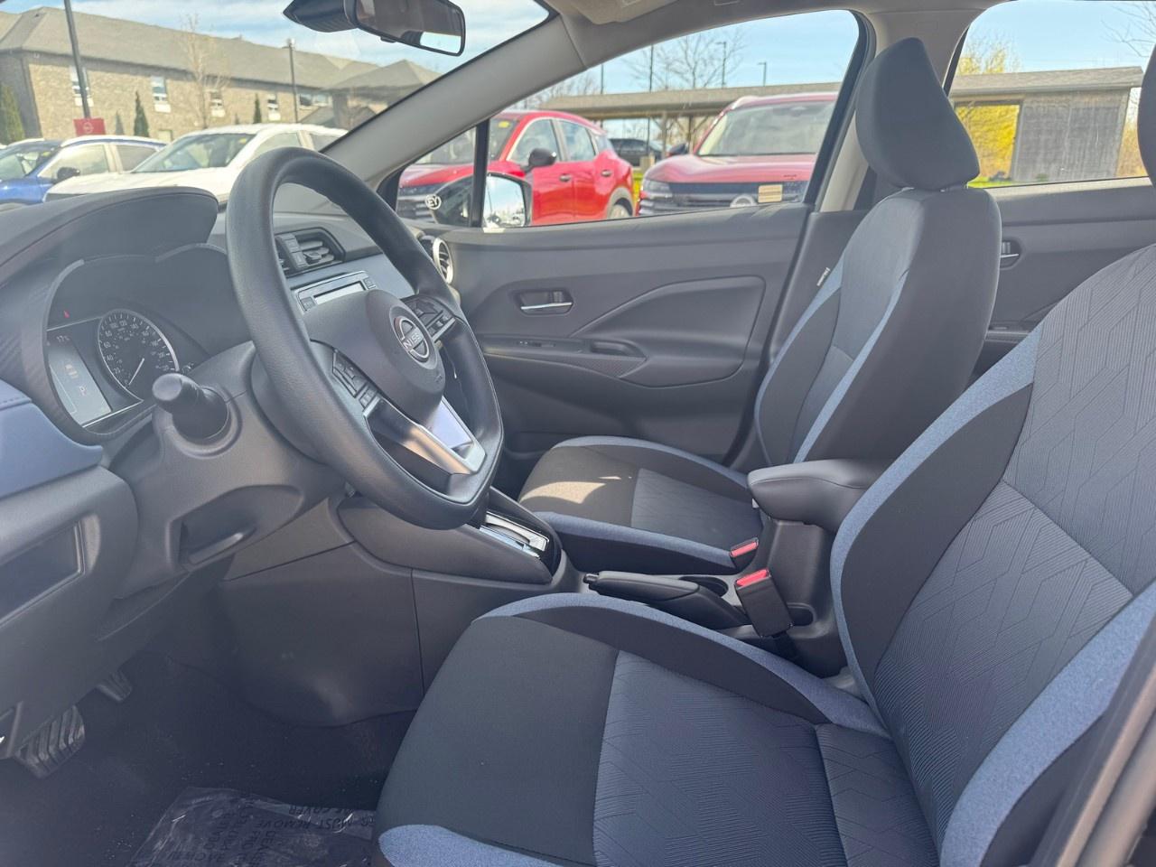 2025 Nissan Versa SV CVT Photo