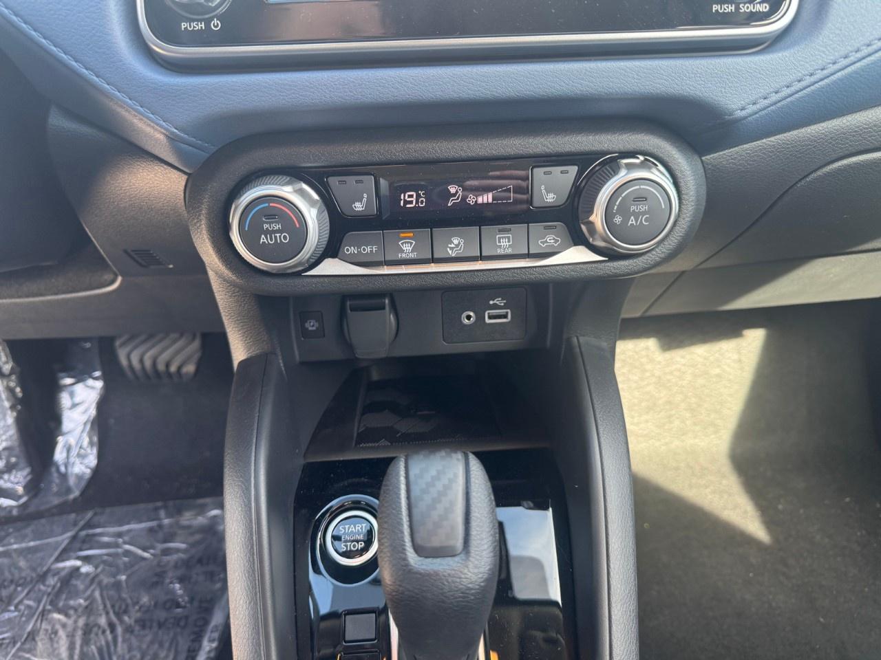 2025 Nissan Versa SV CVT Photo