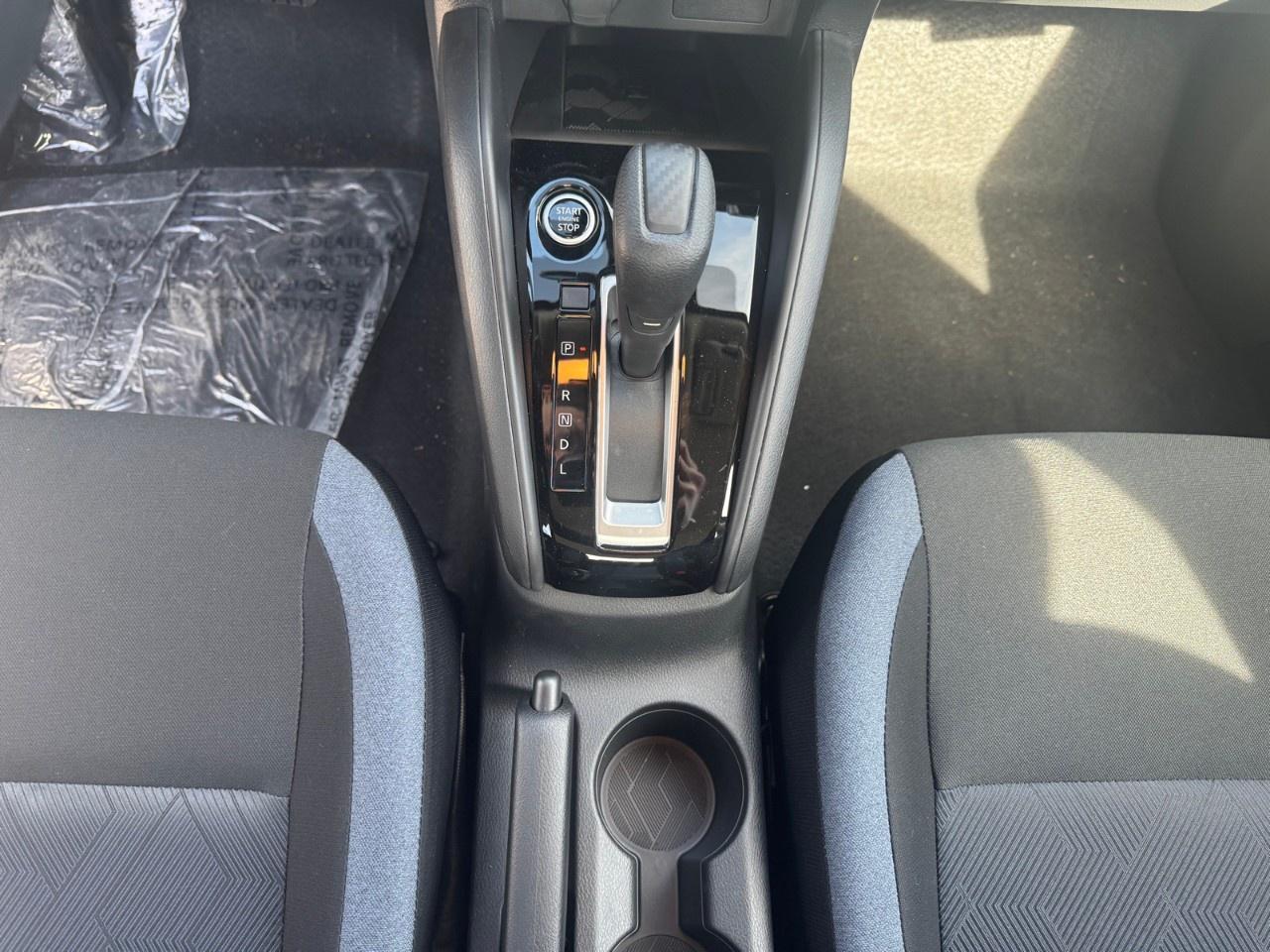 2025 Nissan Versa SV CVT Photo
