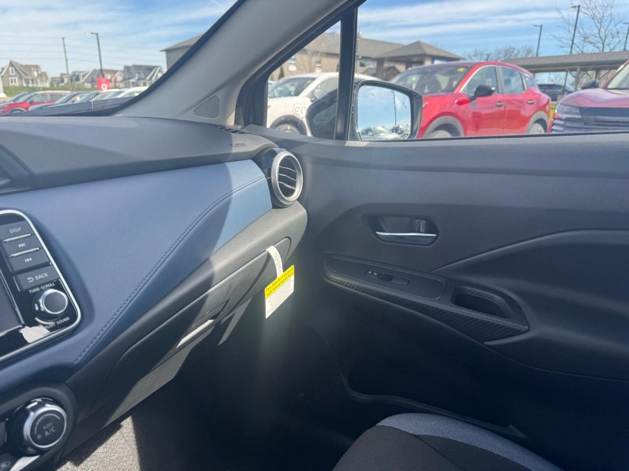 2025 Nissan Versa SV CVT Photo