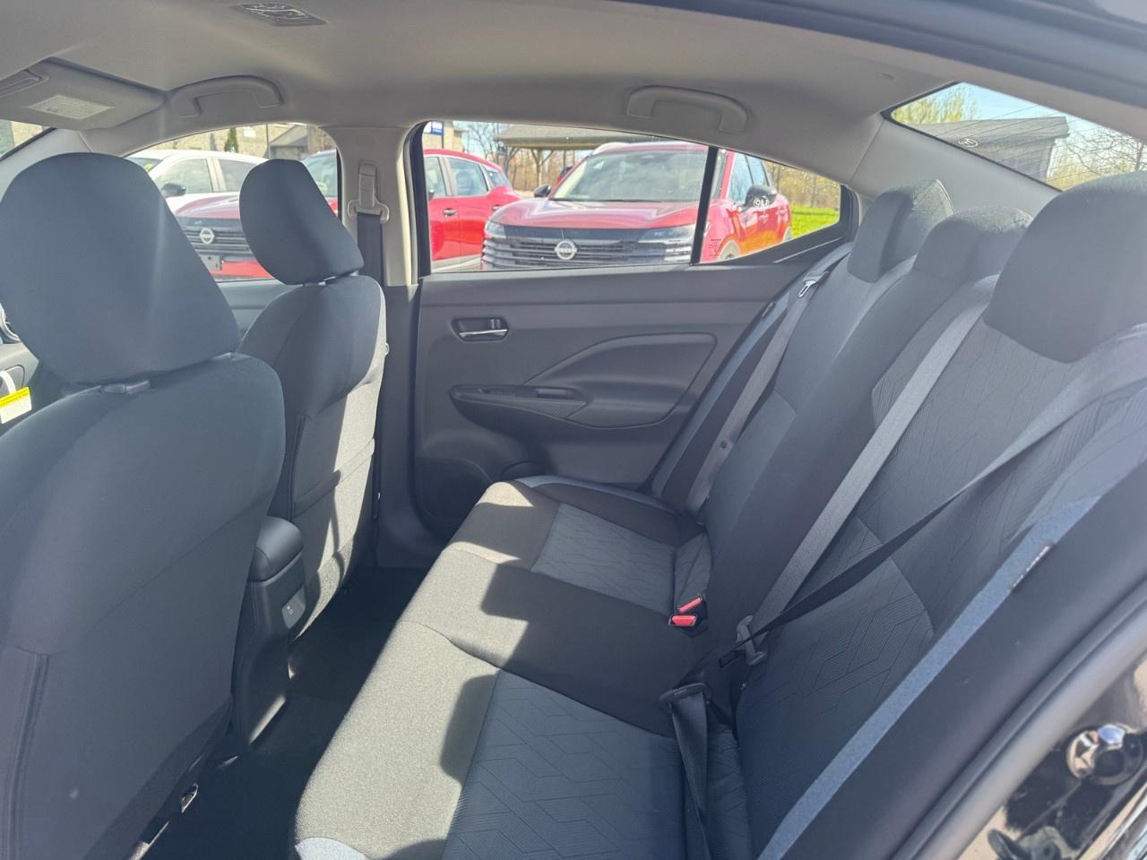 2025 Nissan Versa SV CVT Photo