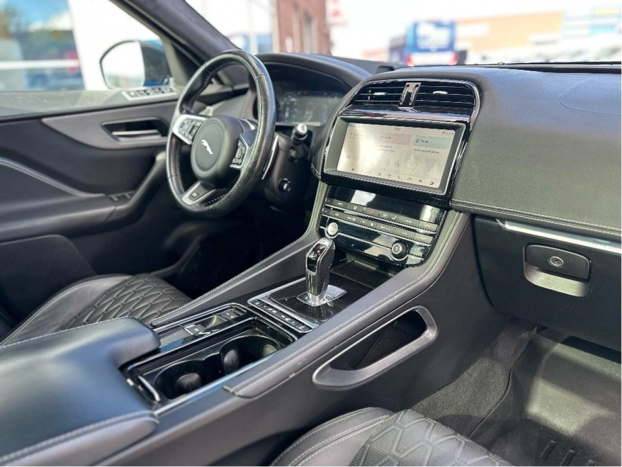 2020 Jaguar F-PACE SVR Photo