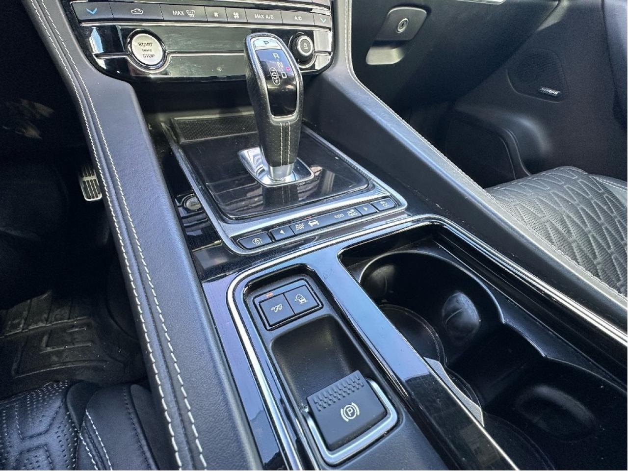 2020 Jaguar F-PACE SVR Photo