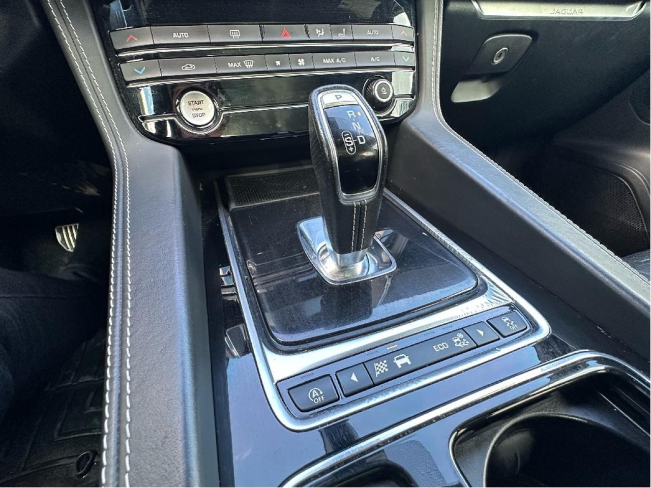 2020 Jaguar F-PACE SVR Photo