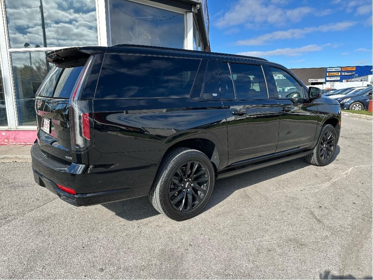 2023 Cadillac Escalade ESV Sport Photo3