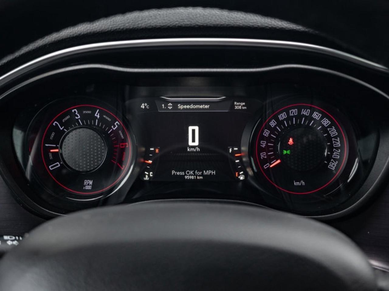 2016 Dodge Challenger R/T Photo3