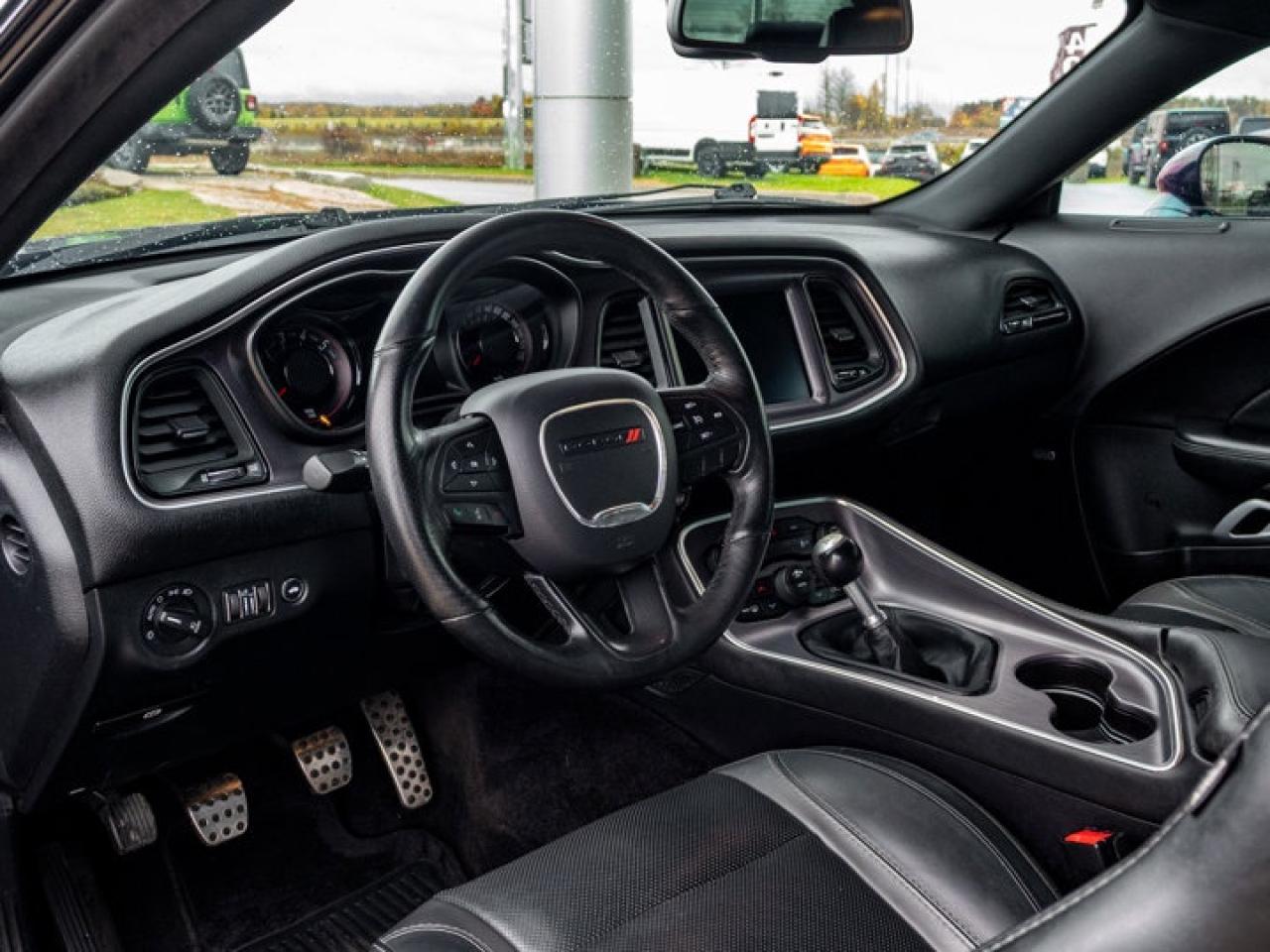 2016 Dodge Challenger R/T Photo2