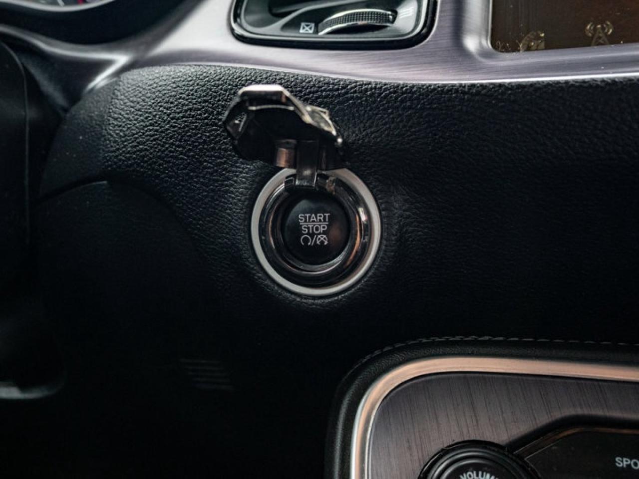 2016 Dodge Challenger R/T Photo