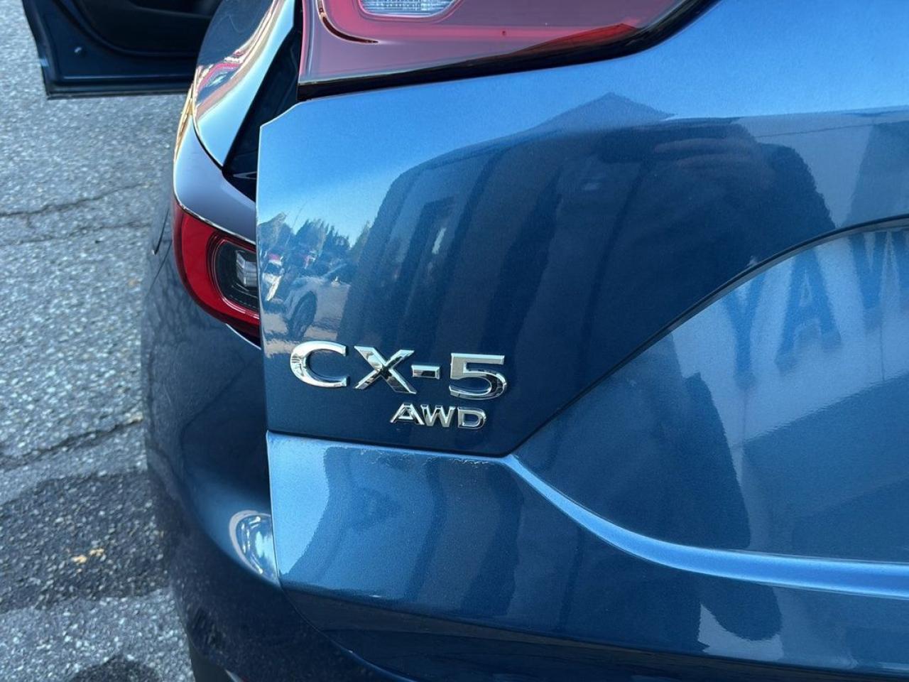 2023 Mazda CX-5 GS, LEATHER, AWD, 1 OWNER, LOCAL TRADE! Photo