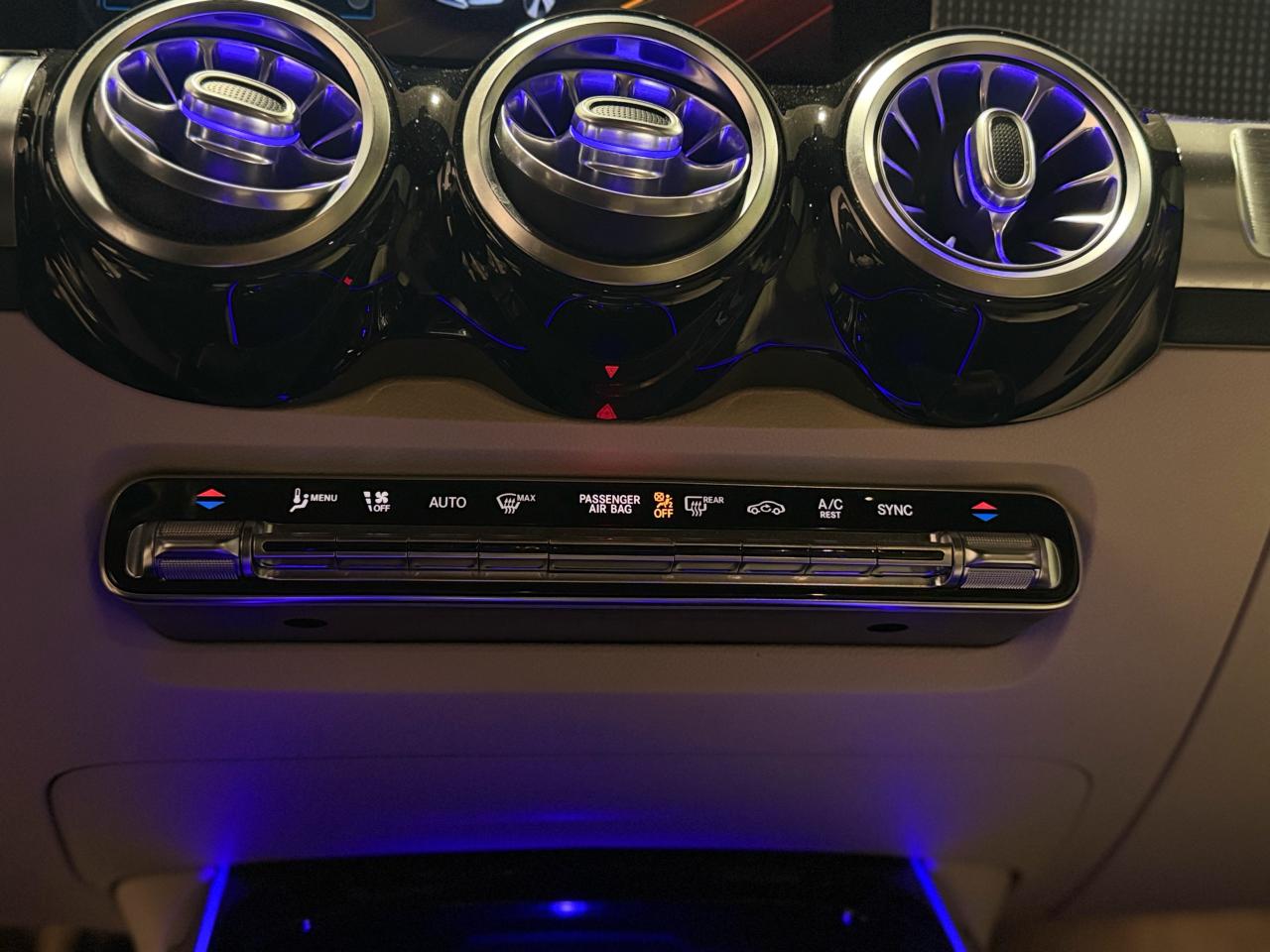 2020 Mercedes-Benz GLB GLB 250 - Photo #13