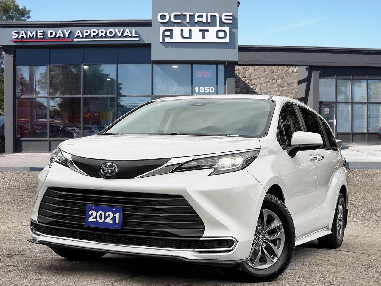 2021 Toyota Sienna XLE AWD - Photo #1