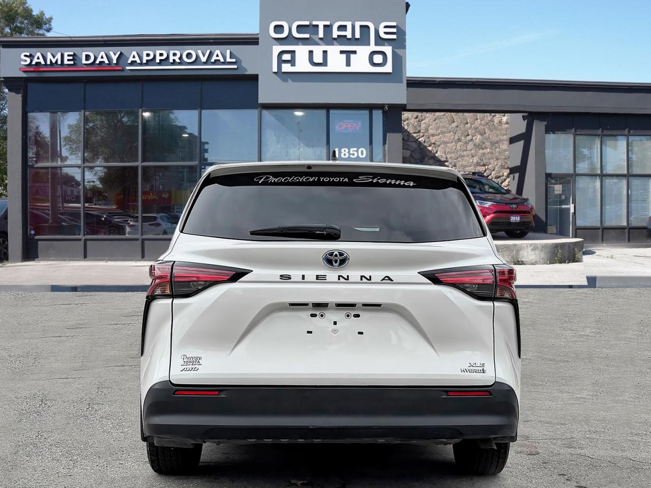 2021 Toyota Sienna XLE AWD - Photo #5