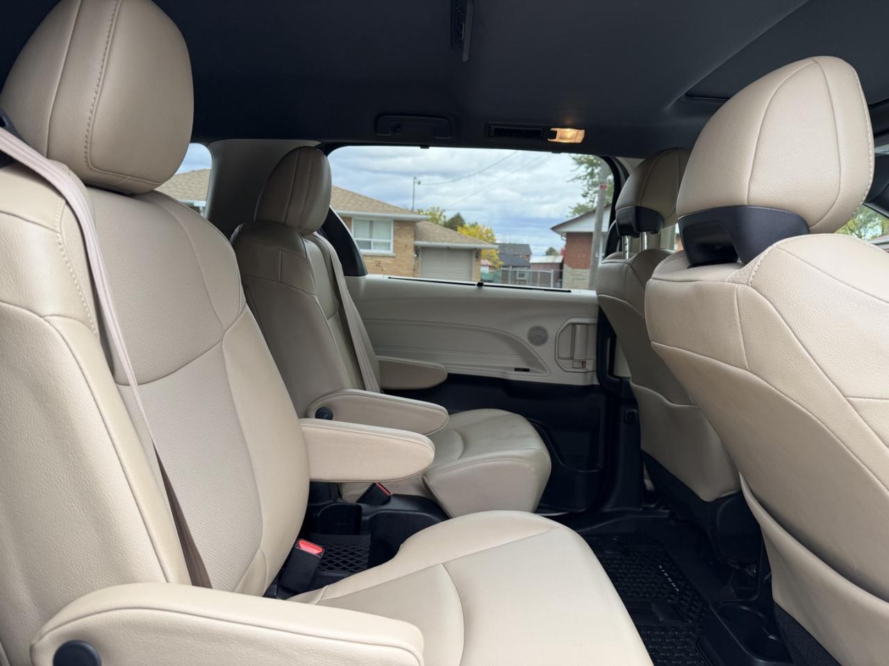 2021 Toyota Sienna XLE AWD - Photo #7