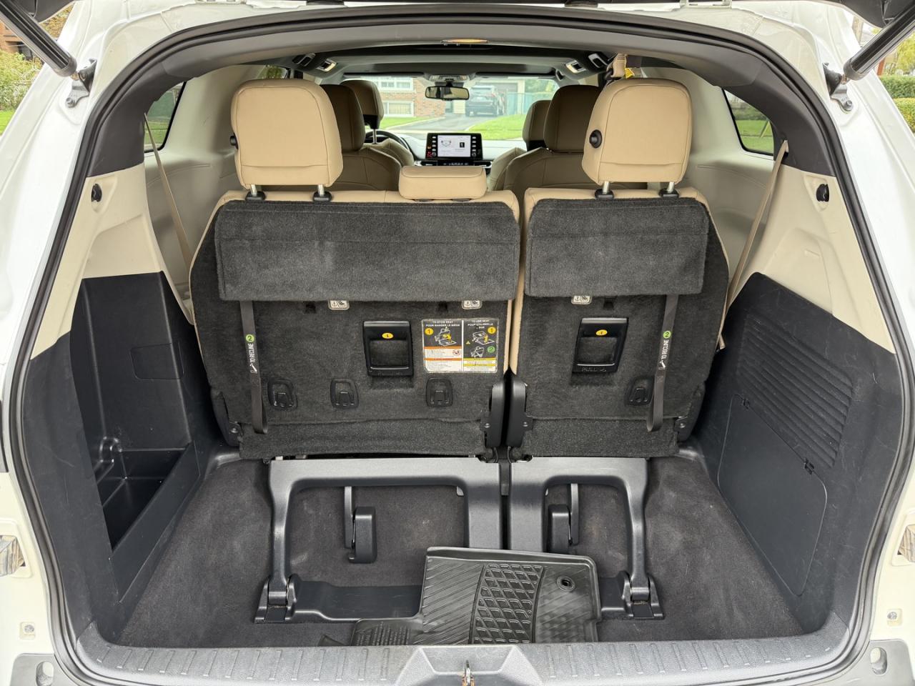 2021 Toyota Sienna XLE AWD - Photo #10