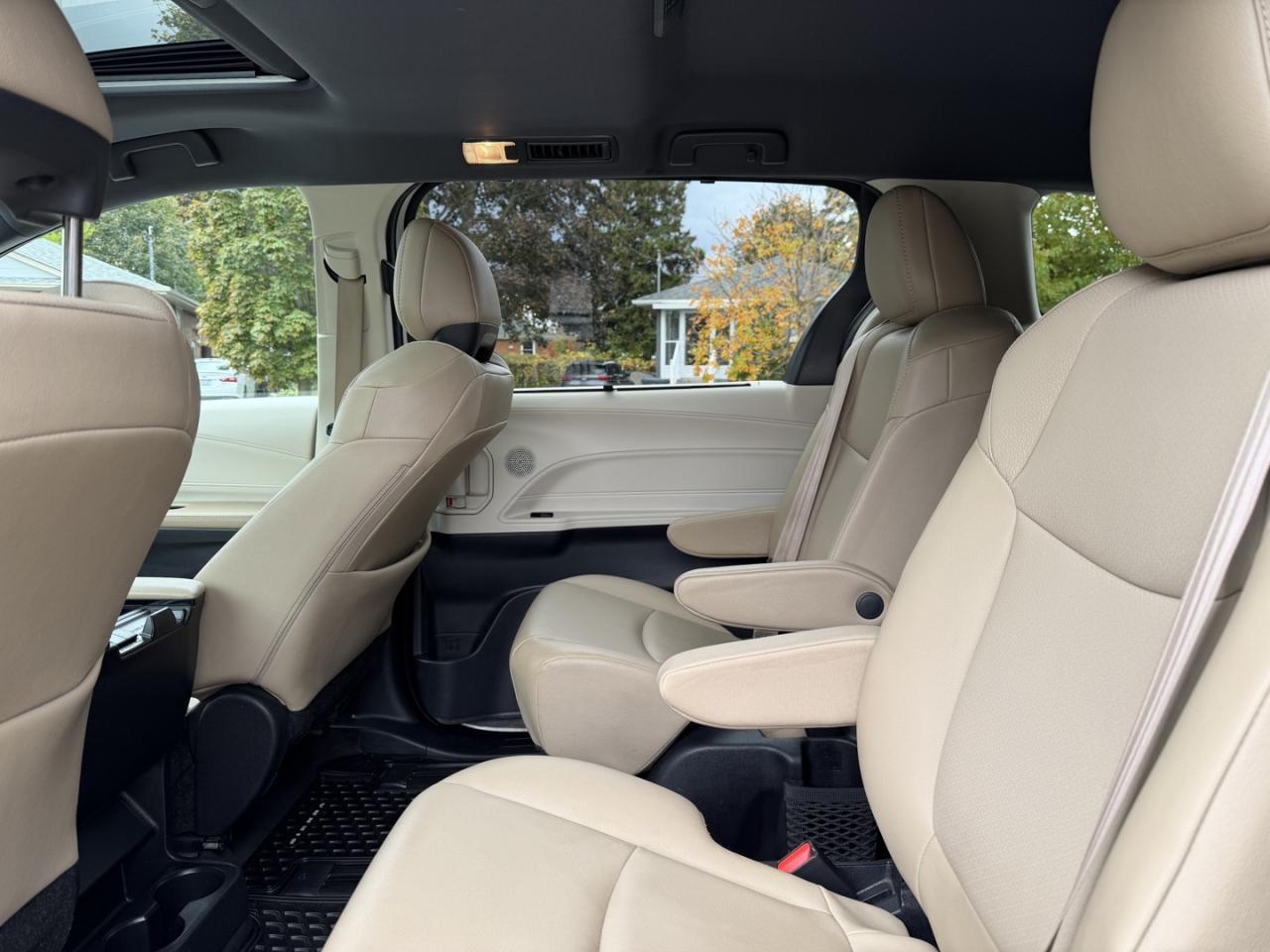 2021 Toyota Sienna XLE AWD - Photo #11