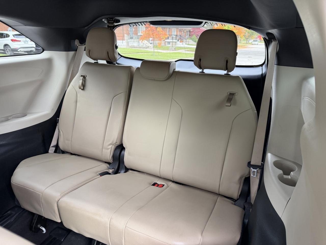 2021 Toyota Sienna XLE AWD - Photo #12